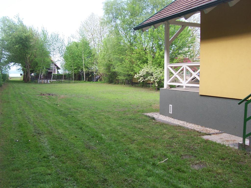 Rozmaring Haz Villa Balatonlelle Exterior foto
